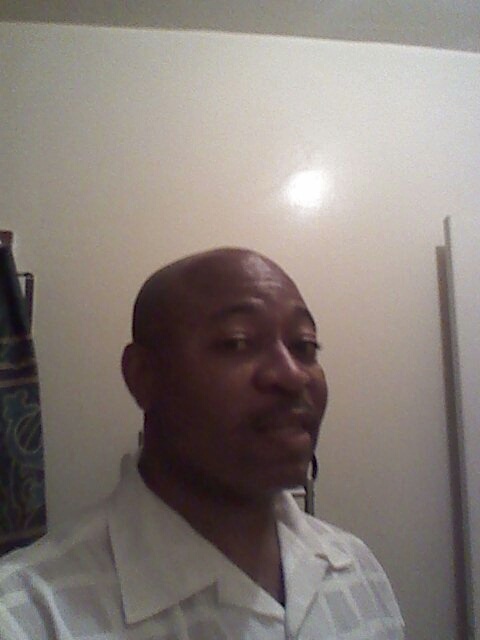 Date this tall United States man Fredrick from Los Angeles US11832