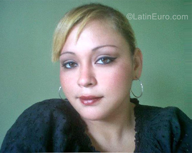 Date this nice looking Honduras girl Sara from San Pedro Sula HN497