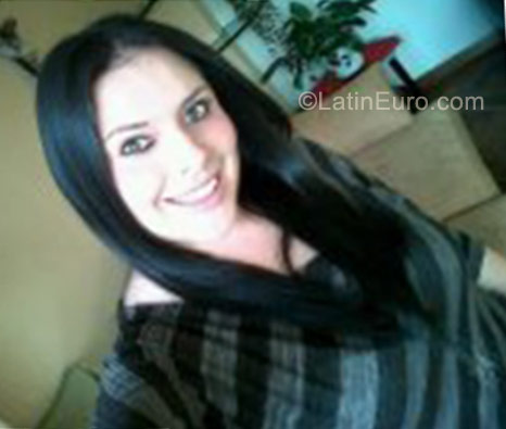 Date this good-looking Colombia girl Ingrid from Bogota CO8714