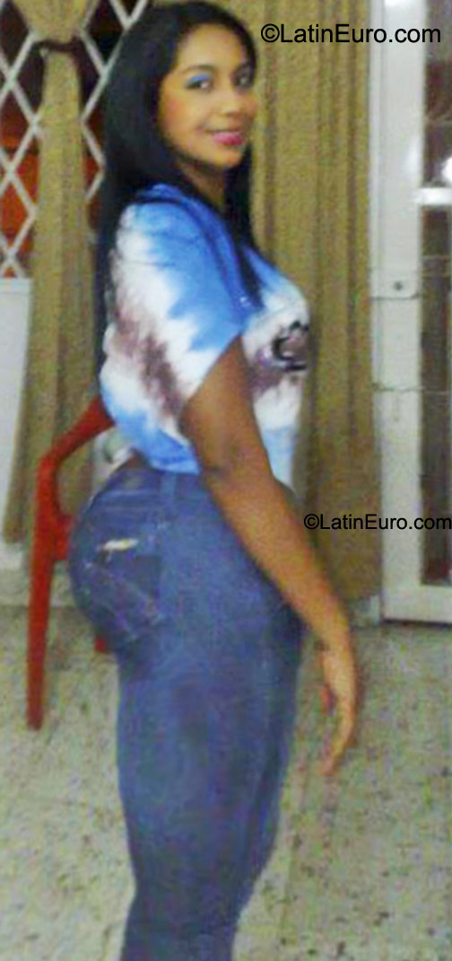 Date this sensual Colombia girl Angela from Cali CO8793
