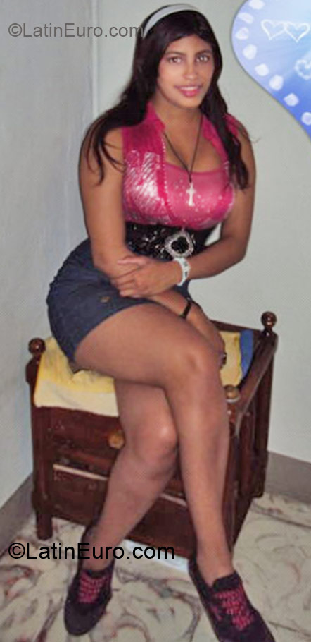 Date this lovely Colombia girl Luisa Fernanda from Cali CO8801