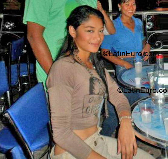 Date this cute Colombia girl Dahia from Cali CO8820