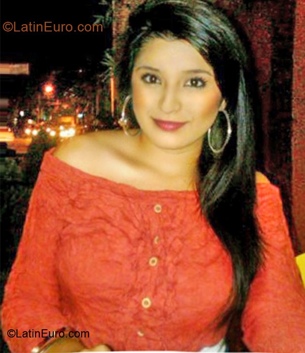 Date this beautiful Colombia girl Gabriela from Bucaramanga CO8859