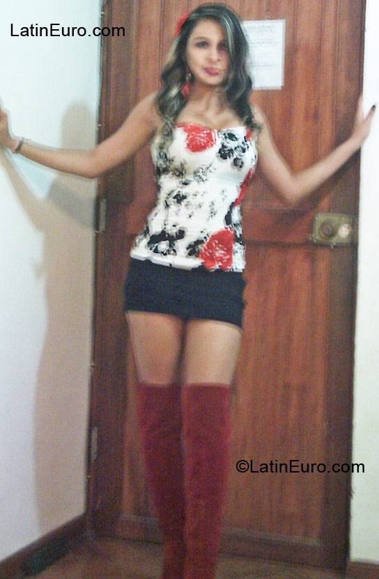 Date this delightful Colombia girl Katherine from Cali CO8877