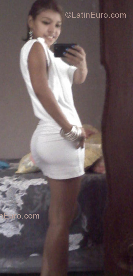 Date this charming Honduras girl Winora from La Ceiba HN1144