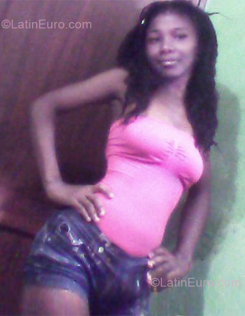 Date this georgeous Colombia girl Carolina from Cartagena CO9367