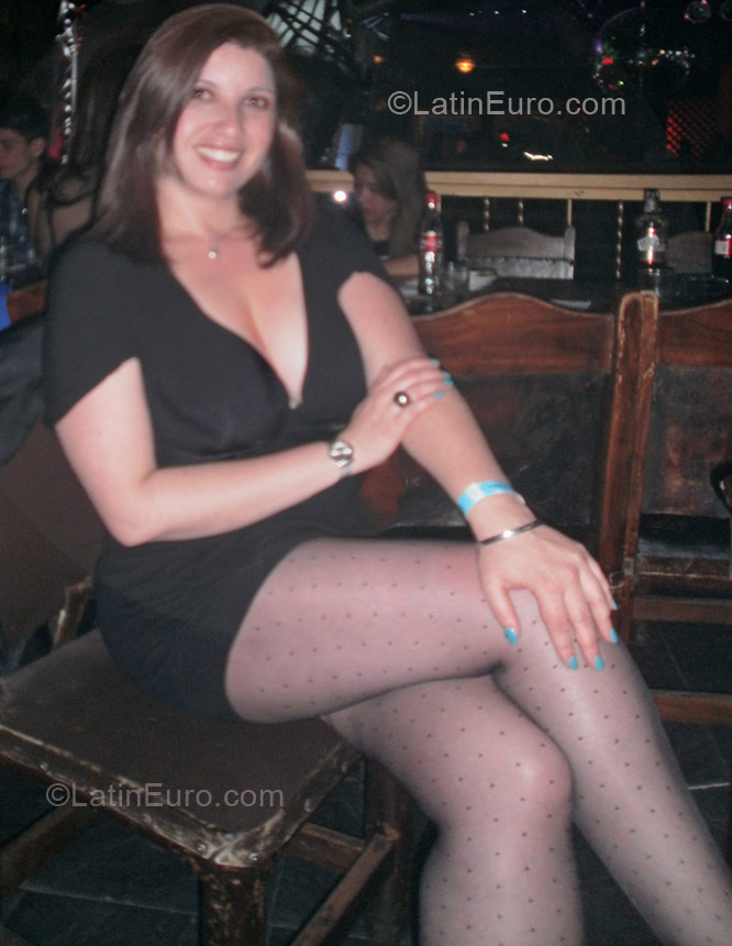 Date this delightful Colombia girl Carolina from Bogota CO8948