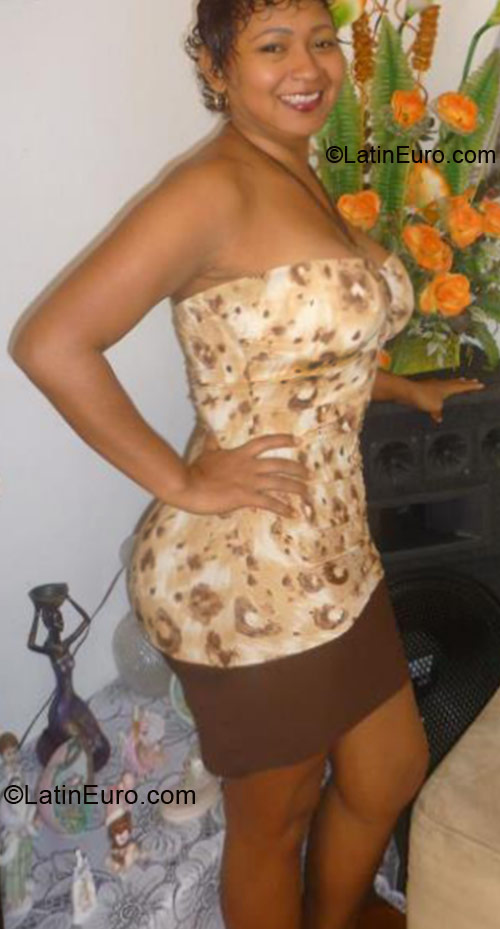 Date this voluptuous Colombia girl Jenny from Cali CO8965