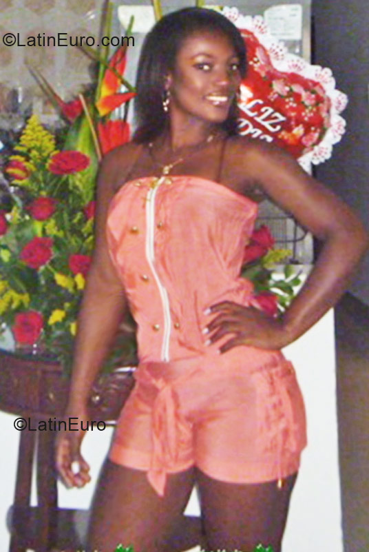 Date this funny Colombia girl Claire from Cali CO8971