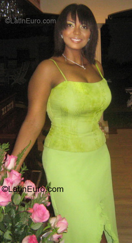 Date this pretty Colombia girl Deicy patricia from Cali CO8985