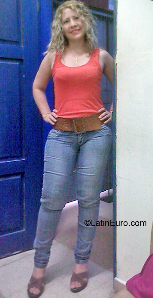 Date this happy Colombia girl Bety from Barranquilla CO8993