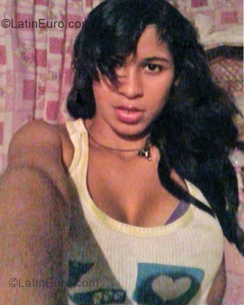 Date this fun Colombia girl Fais from Cartagena CO9001