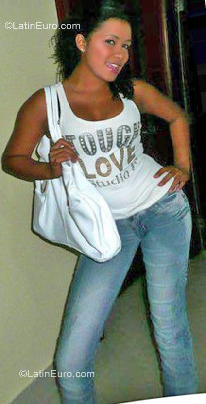 Date this passionate Colombia girl Yeraldin from Cartagena CO11212