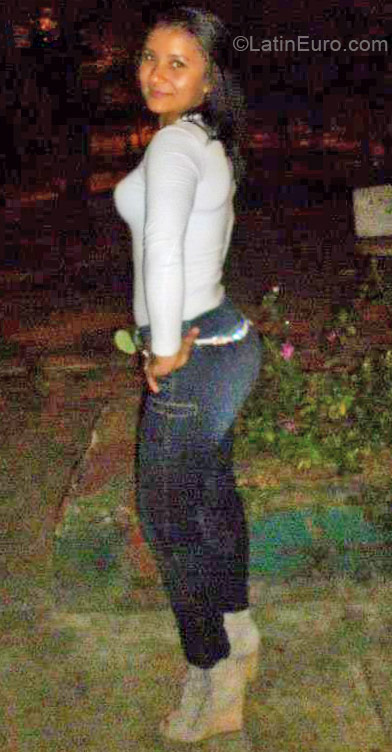Date this athletic Colombia girl Genny from Tulua CO9067