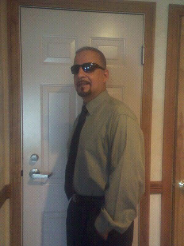 Date this tall United States man Volcandepasion from Worcester US12077