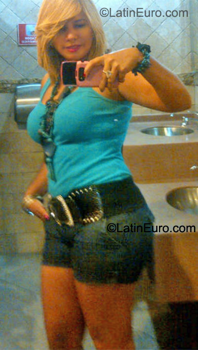Date this gorgeous Honduras girl Yesenia from San Pedro Sula HN548