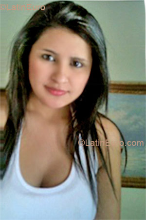 Date this sensual Colombia girl Laura from Bucaramanga CO9242