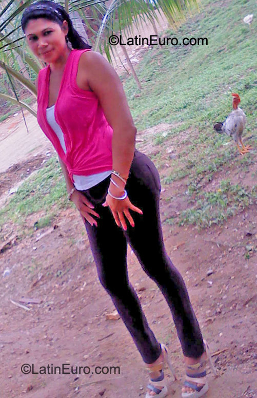Date this attractive Honduras girl Julissa Dunia from Trujillo HN569