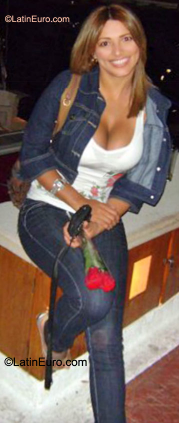 Date this happy Colombia girl Isabel from Cali CO9284