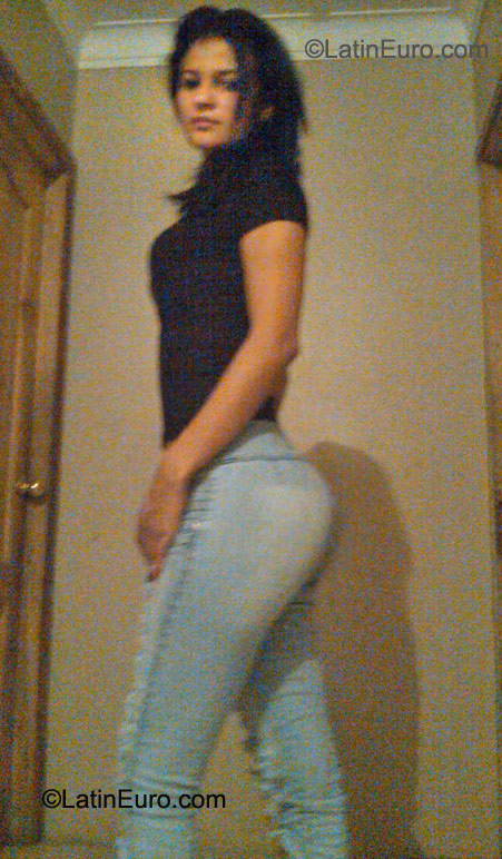 Date this hot Ecuador girl Hanna77 from Guayaguil EC142
