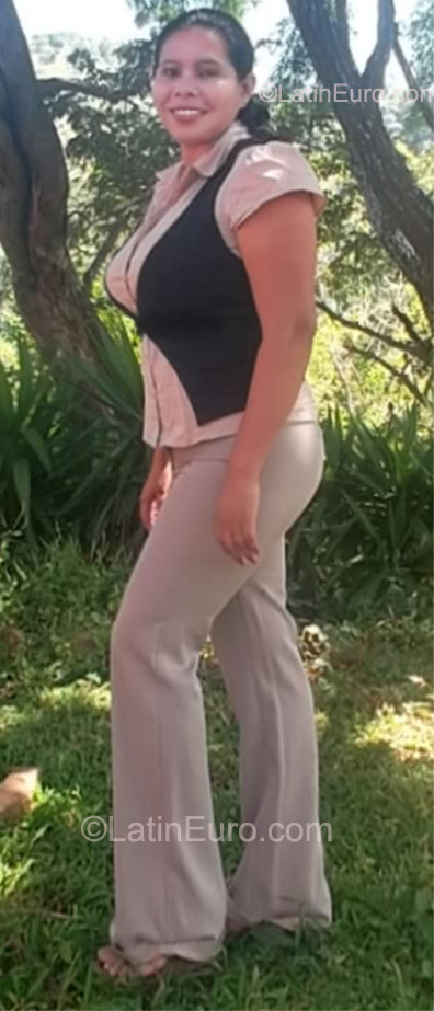 Date this young El Salvador girl Sonia from El Salvador SV34