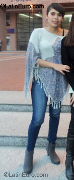 Date this good-looking Colombia girl Carolina from Bogota CO9430