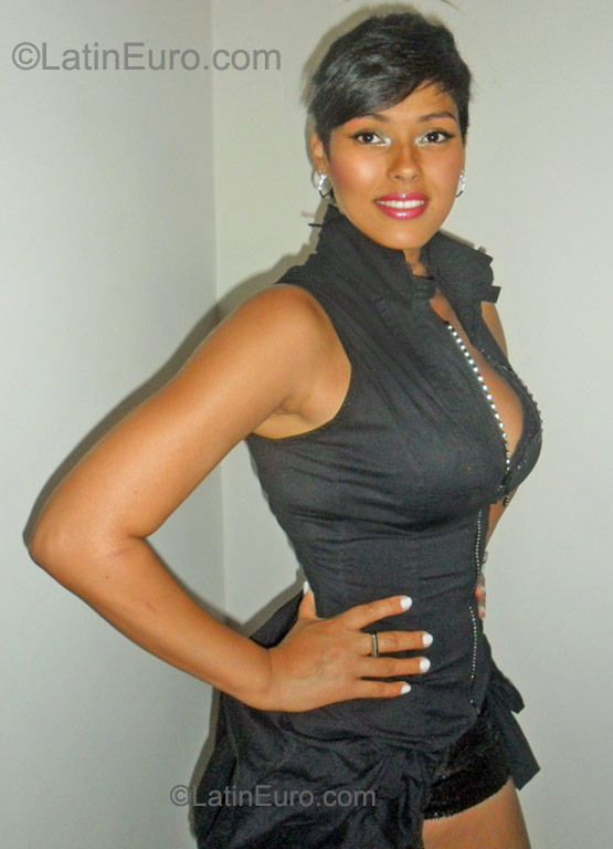 Date this voluptuous Colombia girl Miranda from Medellin CO9470