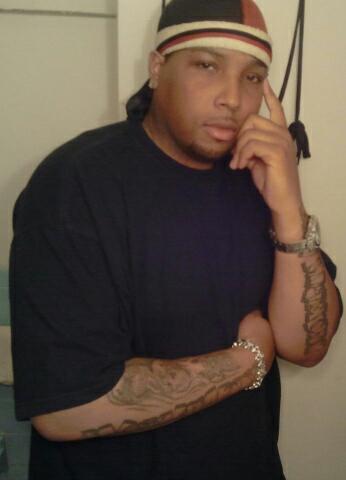 Date this voluptuous United States man Divine from Jamaica US12376