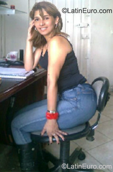 Date this voluptuous Colombia girl Luna from Medellin CO9494