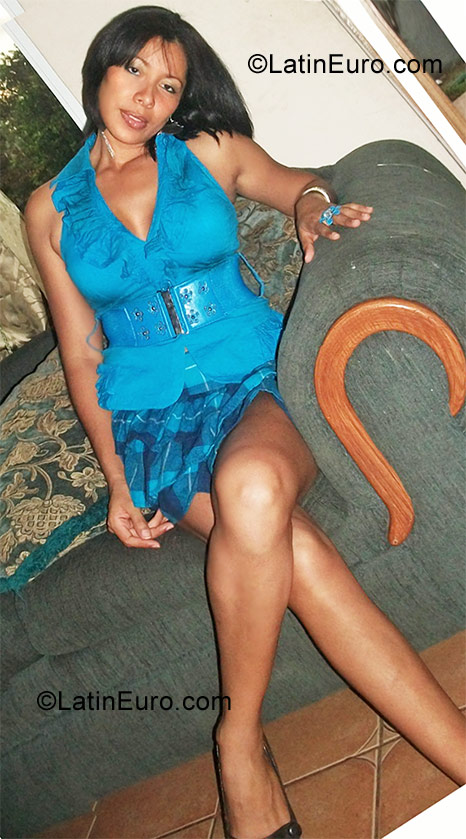 Date this voluptuous Panama girl Marielena from David PA254
