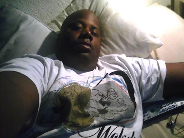 Date this voluptuous United States man Joseph from Everett US12416