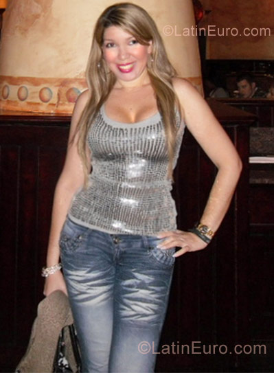 Date this attractive Colombia girl Nath from Barranquilla CO9545