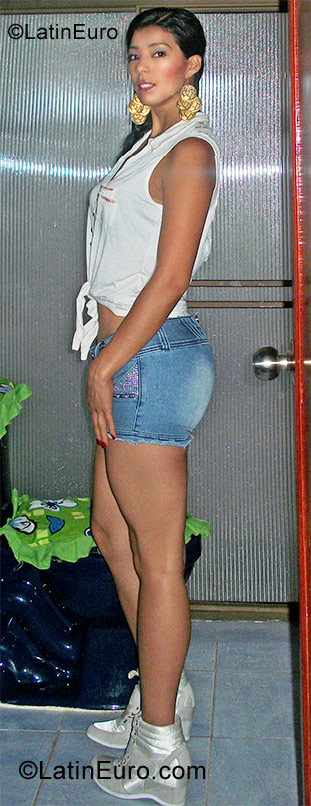 Date this voluptuous Colombia girl Lina Maria from Medellin CO9590