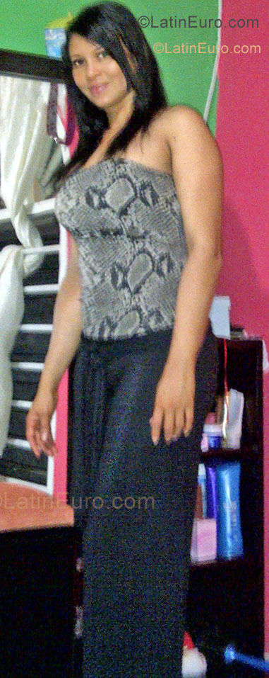 Date this attractive Colombia girl Judith from Cartagena CO9635