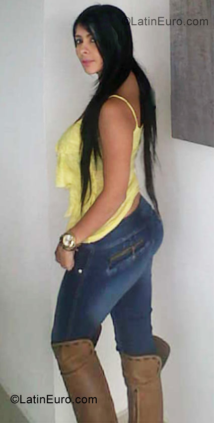 Date this attractive Colombia girl Luisa from Pereira CO9659