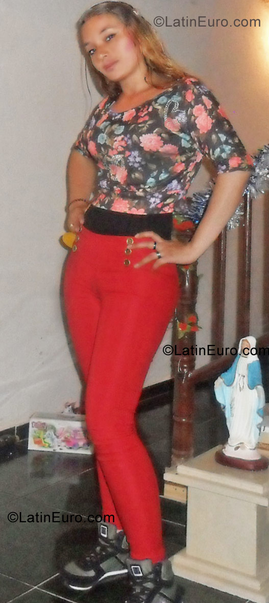 Date this charming Colombia girl Stella from Bogota CO9670