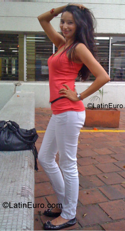 Date this nice looking Colombia girl Nanis77 from Medellin CO9678