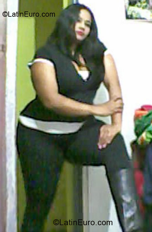 Date this charming Colombia girl Alys from Medellin CO9754