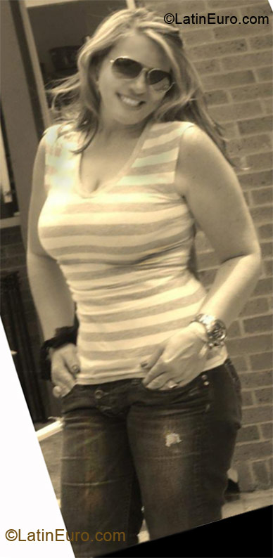 Date this good-looking Colombia girl Ana Maria from Bogota CO9768