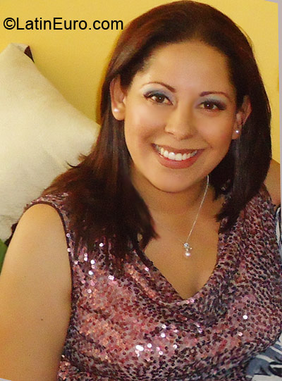 Date this athletic Colombia girl Xiomara from Bogota CO9840