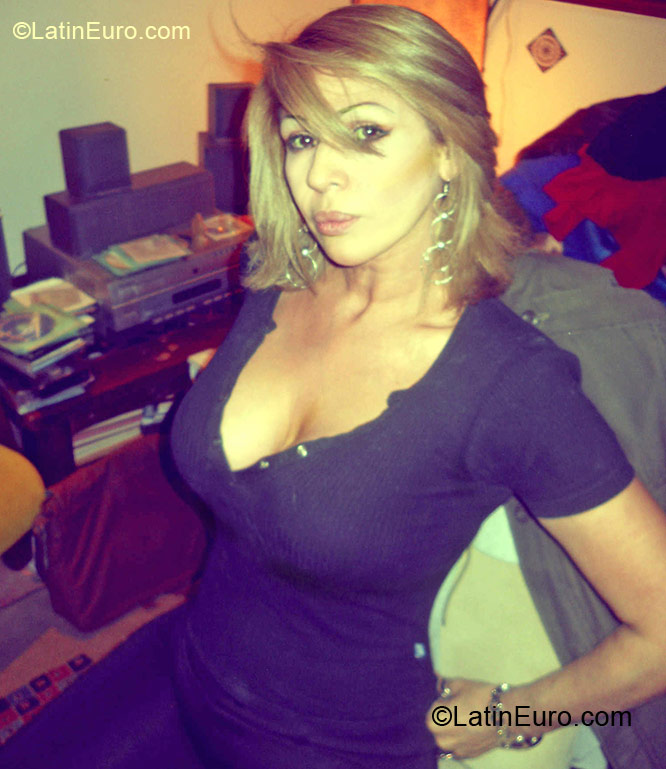 Date this athletic Colombia girl Rochy from Bogota CO9868