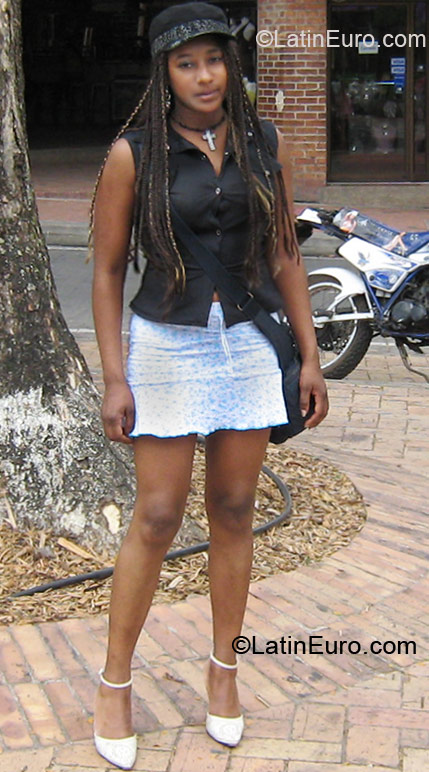 Date this beautiful Colombia girl Yenny from Bogota CO9894