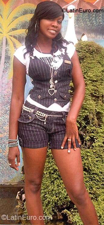 Date this hard body Jamaica girl Deli from Montego Bay JM490