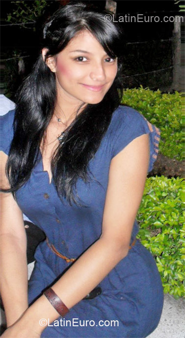 Date this funny Colombia girl Johana from Cali CO9919