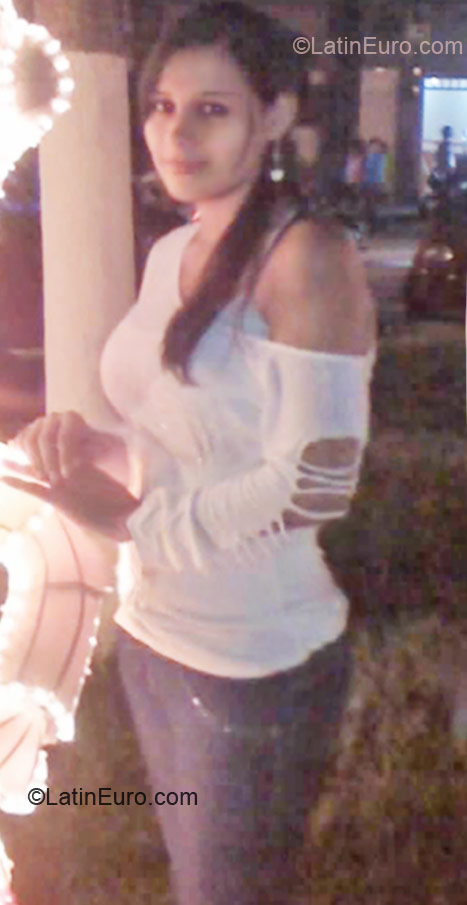 Date this nice looking Colombia girl Isabel from Candelaria CO9920