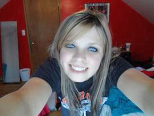 Date this good-looking United States girl Emily20 from Carleton US12692