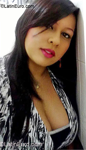 Date this beautiful Colombia girl Johana from Palmira CO9943