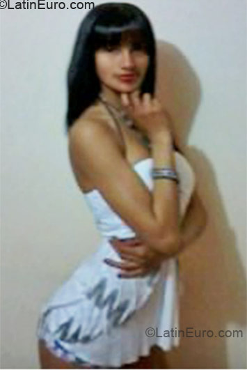 Date this nice looking Colombia girl Catalina from Bogota CO10902