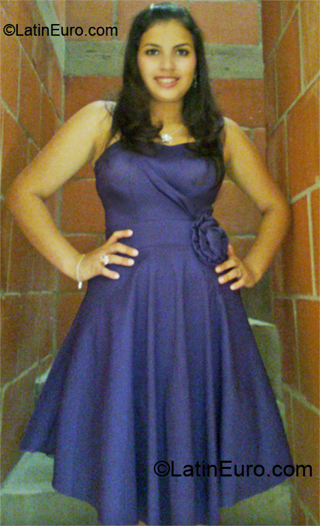 Date this delightful Colombia girl Leidy from Cali CO10036