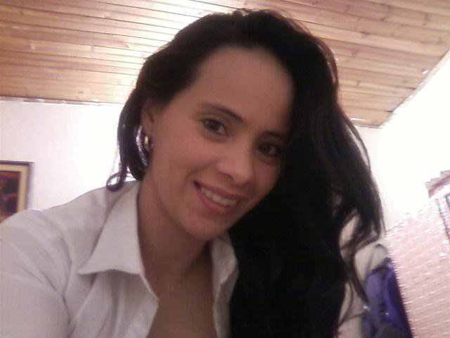 Date this attractive Colombia girl Cristin from Bogota CO10038